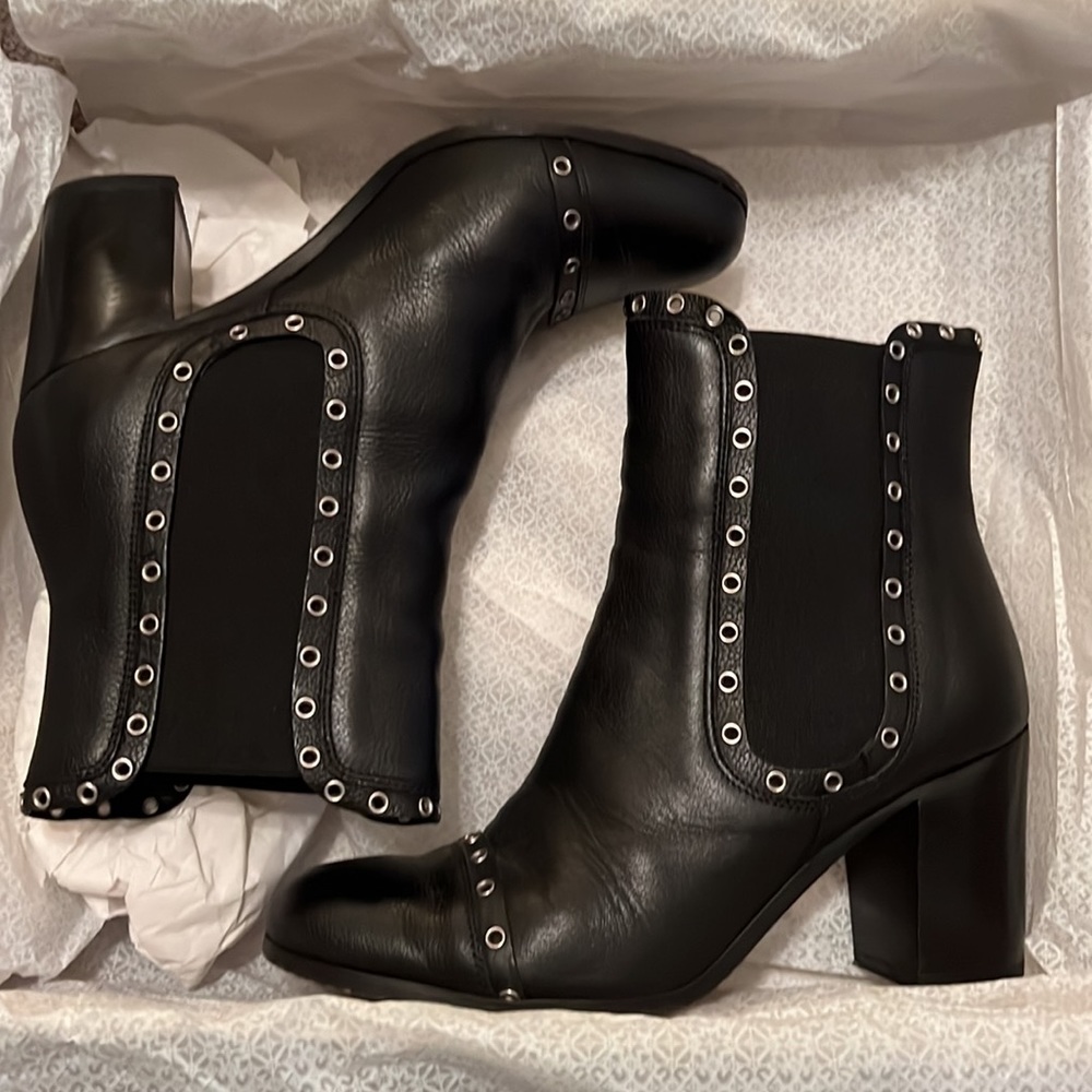 M. Gemi Black Leather Ankle Boots with Silver Eyelet Detailing - Picture 2 of 8